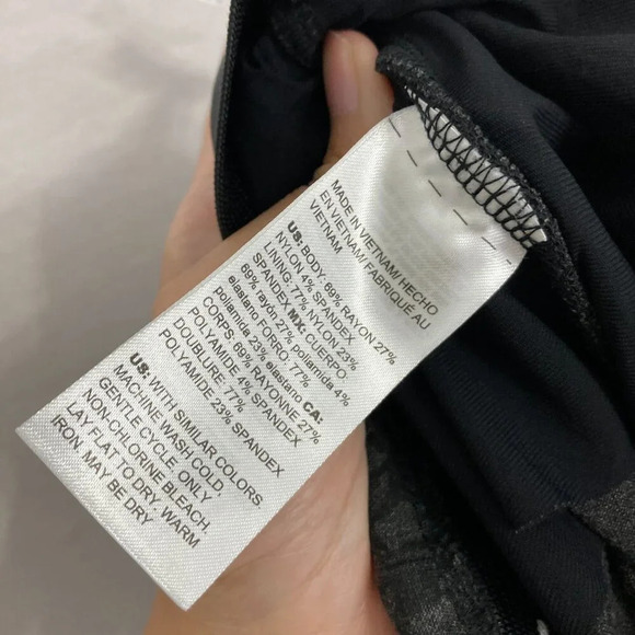 Chico's Black Gray Geometric Print Stretch Slim Leg Pull-on Ankle Pants size 12 - Picture 9 of 10